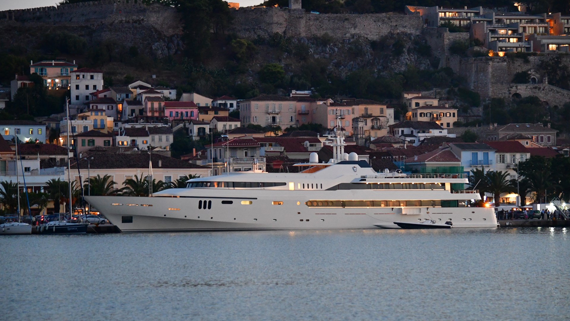 Στο Ναύπλιο η βασίλισσα του Μπαχρέιν – ΦΩΤΟ – ΒΙΝΤΕΟ