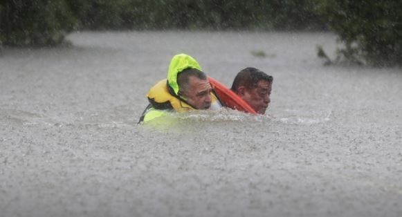 Σαρώνει το Τέξας ο τυφώνας Χάρβεϊ – Καταστροφικές πλημμύρες “έπνιξαν” το Χιούστον – ΦΩΤΟ ΚΑΙ ΒΙΝΤΕΟ