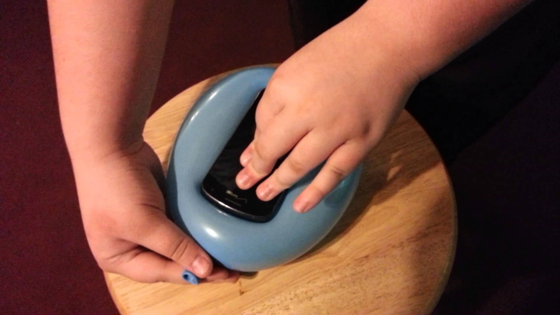 Φτιάξτε την τέλεια θήκη κινητού με ένα… μπαλόνι – ΒΙΝΤΕΟ