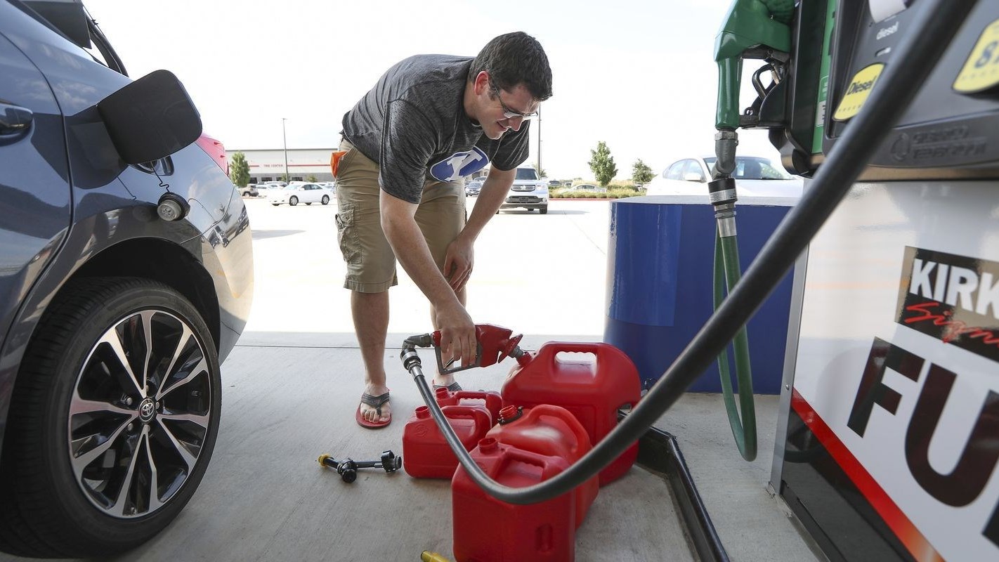 Ο τυφώνας Χάρβεϊ έφερε και… αυξήσεις ρεκόρ στα καύσιμα