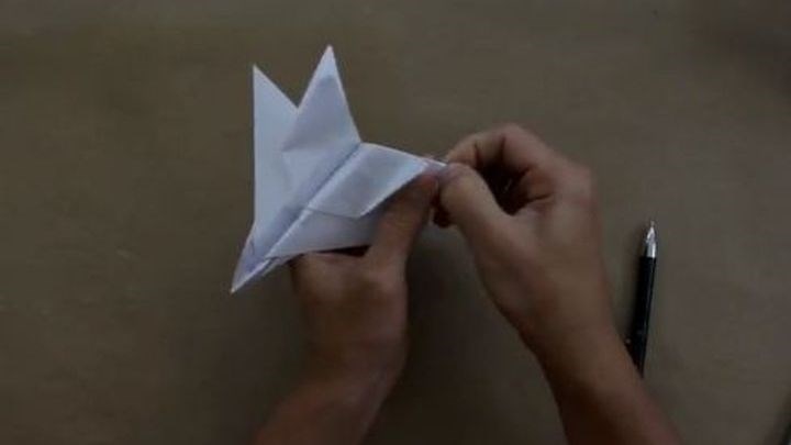 Μάθετε να φτιάχνετε ένα μαχητικό F-15 από… χαρτί – ΒΙΝΤΕΟ