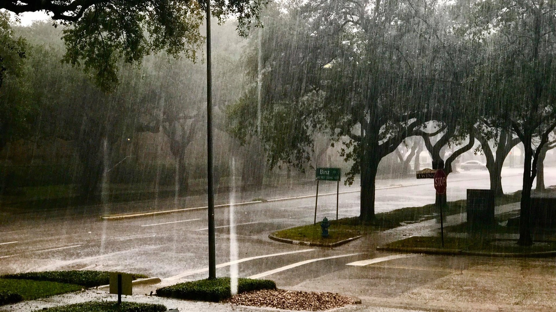 Η Ελληνίδα δημοσιογράφος που ζει από κοντά τη μανία του τυφώνα Χάρβεϊ – ΦΩΤΟ