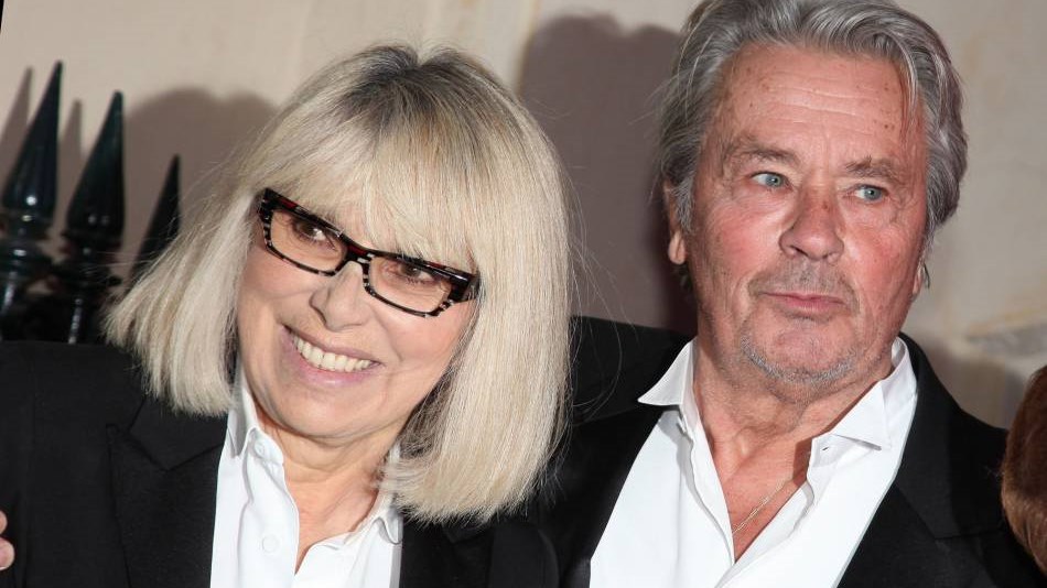 Δύσκολες ώρες για τον Αλέν Ντελόν