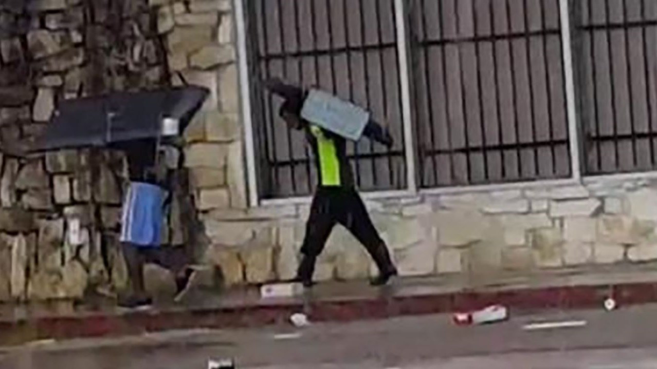 Τα αεροδρόμια του Χιούστον θα παραμείνουν κλειστά