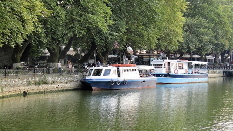 “Στεγνώνει” η λίμνη των Ιωαννίνων – Πάνω από ένα μέτρο έπεσε η στάθμη – ΦΩΤΟ