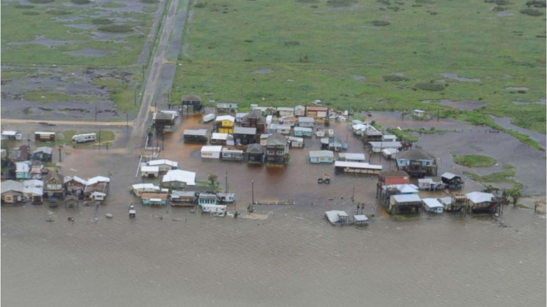 Στους 8 οι νεκροί από τον τυφώνα Χάρβεϊ – Ο Τραμπ μεταβαίνει στο Τέξας
