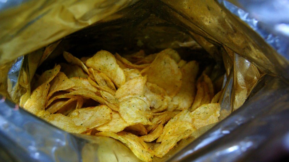 Γιατί το σακουλάκι με τα πατατάκια δεν είναι ποτέ γεμάτο – ΒΙΝΤΕΟ