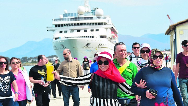 «Απόβαση» Τούρκων τουριστών σε Μυτιλήνη και Χίο