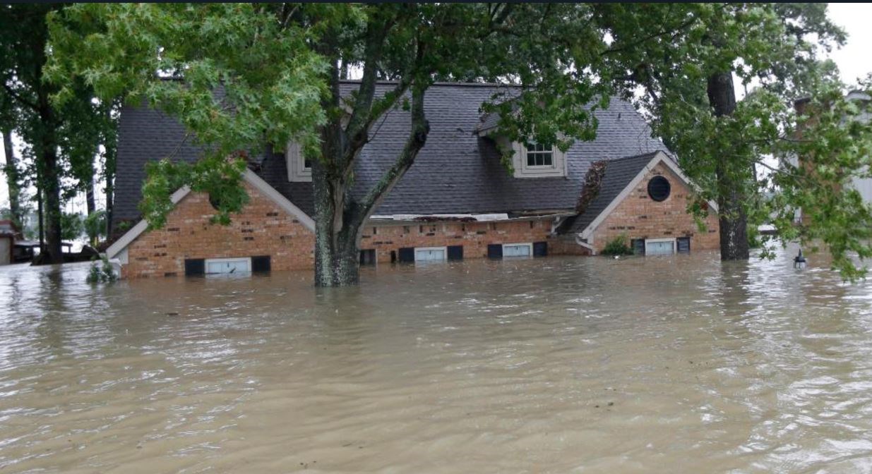 Δραματική η κατάσταση στο Χιούστον – Υπερχείλισε φράγμα