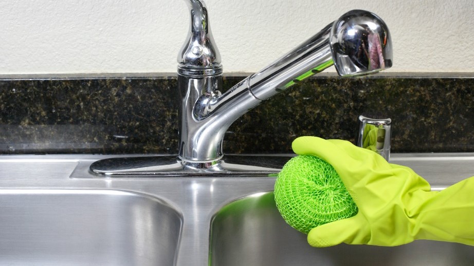 Ένα φανταστικό κόλπο για να μην μυρίζει ο νεροχύτης σας