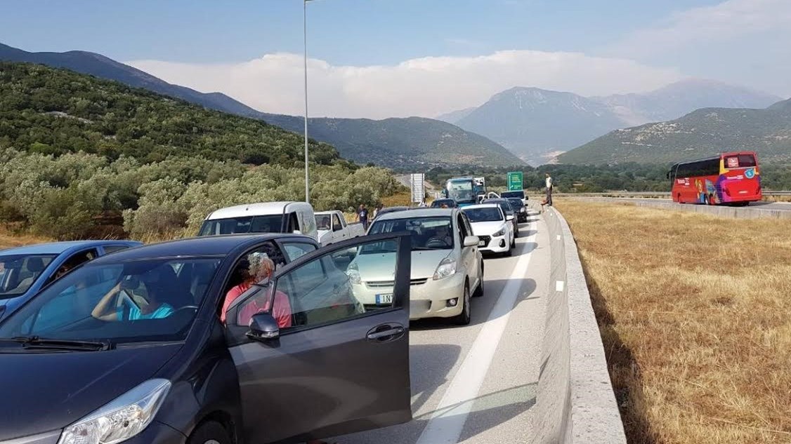 Μποτιλιάρισμα στην Εγνατία οδό λόγω ενός… σκύλου – ΦΩΤΟ