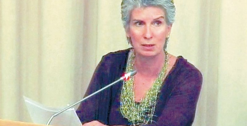 Εισαγγελική έρευνα για τη διευθύνουσα σύμβουλο του ΕΟΠΠΕΠ που φέρεται να πέταξε εικόνα της Παναγίας στα σκουπίδια