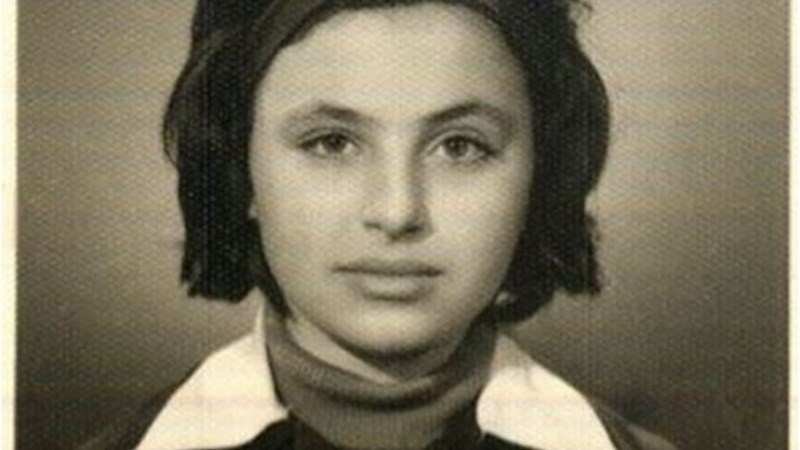 Αναγνωρίζετε το κοριτσάκι της φωτογραφίας; – Σήμερα είναι διάσημη τραγουδίστρια