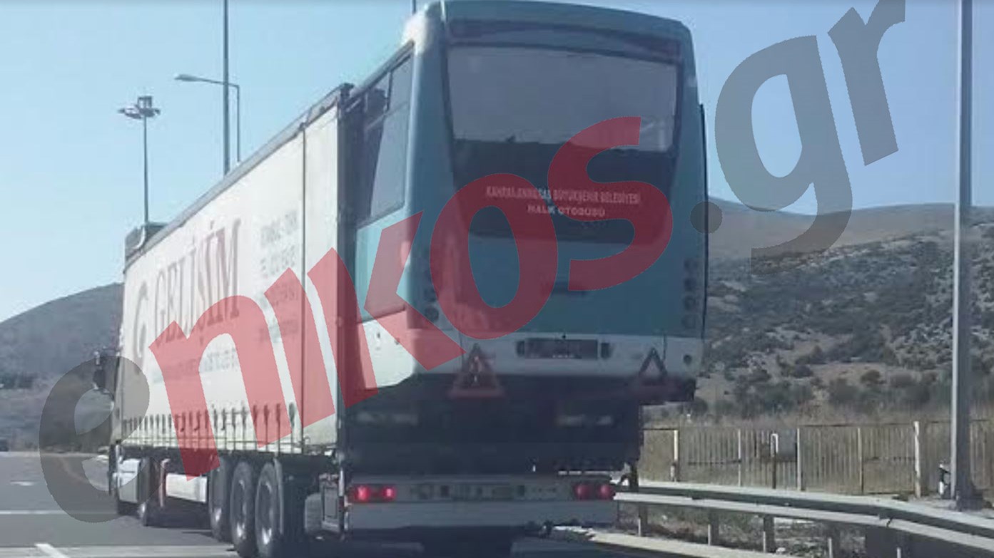 Συνέβη κι αυτό: Οδηγός μεταφέρει με τη νταλίκα του… λεωφορείο – ΦΩΤΟ αναγνώστη