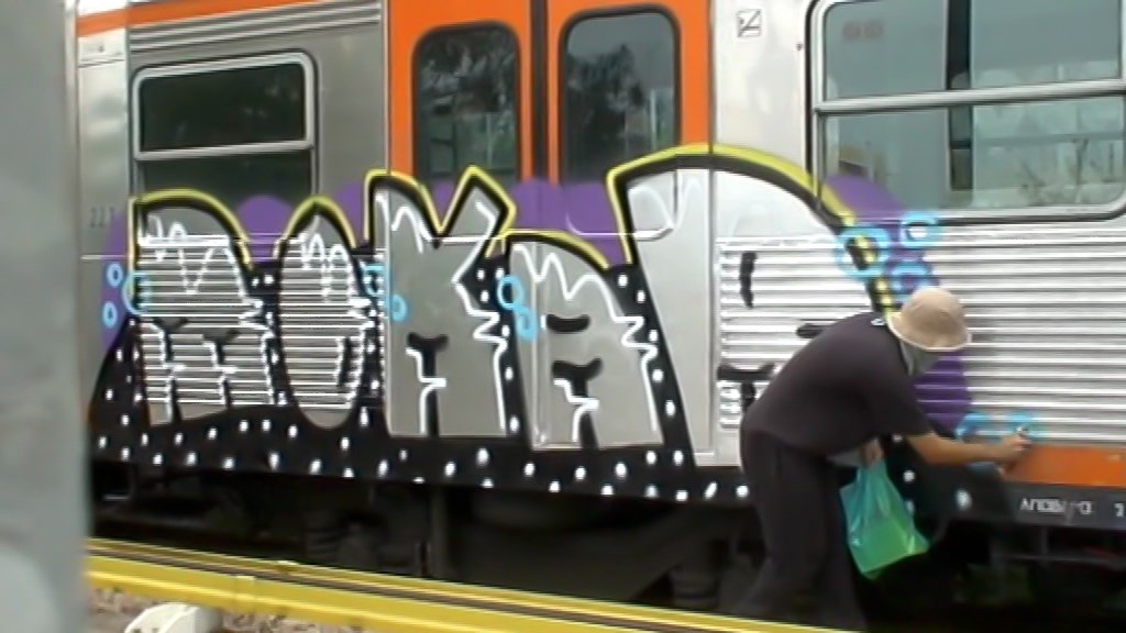 Ένας 19χρονος βρήκε τραγικό θάνατο στο Θησείο την ώρα που έκανε γκράφιτι