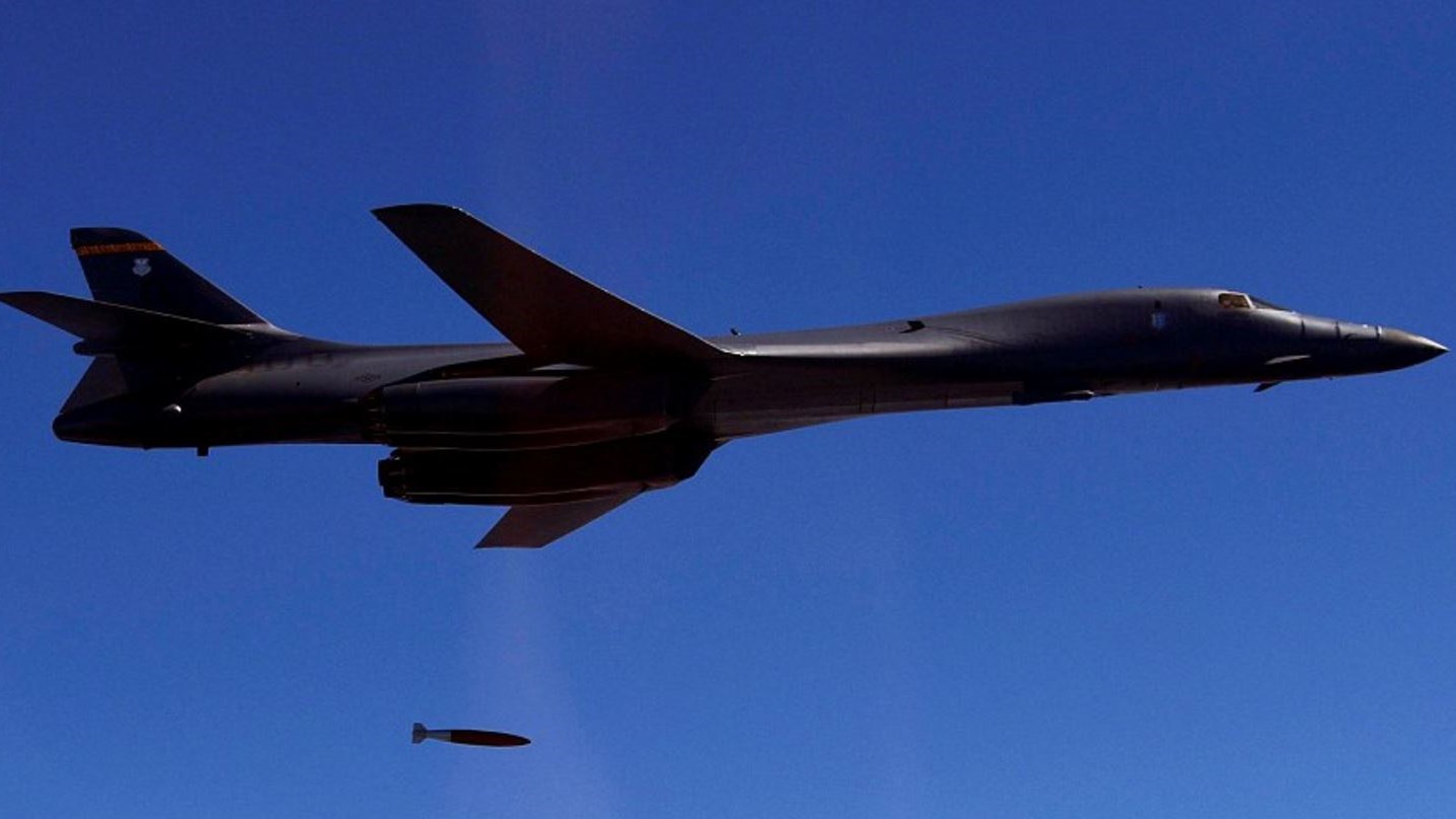 Σφίγγει ο κλοιός γύρω από τον Κιμ – Κοινές αεροπορικές ασκήσεις ΗΠΑ, Ν. Κορέας και Ιαπωνίας – ΒΙΝΤΕΟ