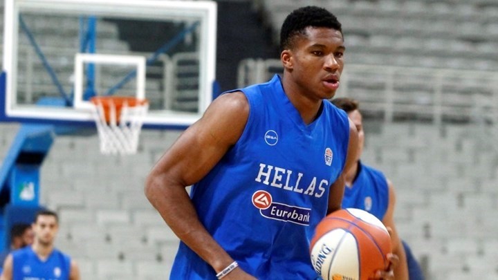 H ΦΩΤΟ που ανέβασε ο Γιάννης Αντετοκούνμπο για τον αδελφό του και το… ασανσέρ