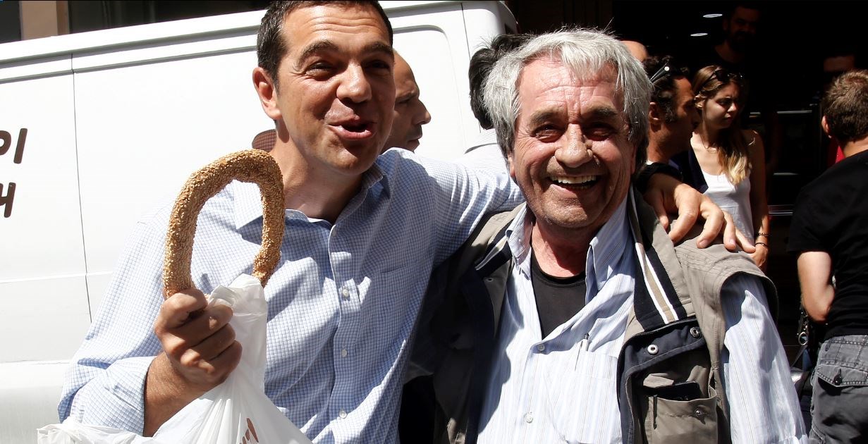 Ιδιοκτήτης αρτοποιείου κέρασε κουλούρια τον Τσίπρα – ΦΩΤΟ