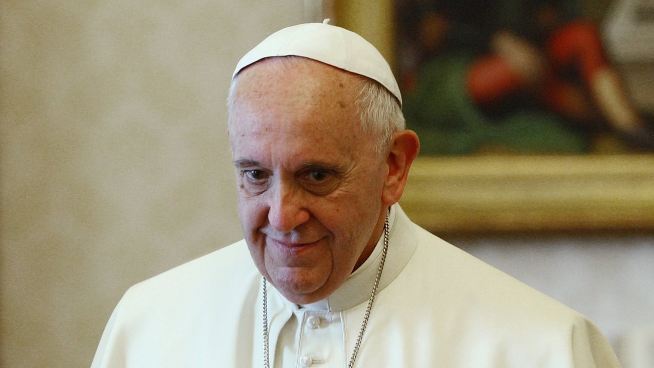 Κληρικοί και καθηγητές κατηγορούν τον Πάπα Φραγκίσκο για αίρεση