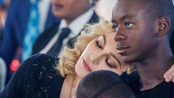 Ο λόγος που μετακομίζει η Μαντόνα στη Λισαβόνα – ΦΩΤΟ