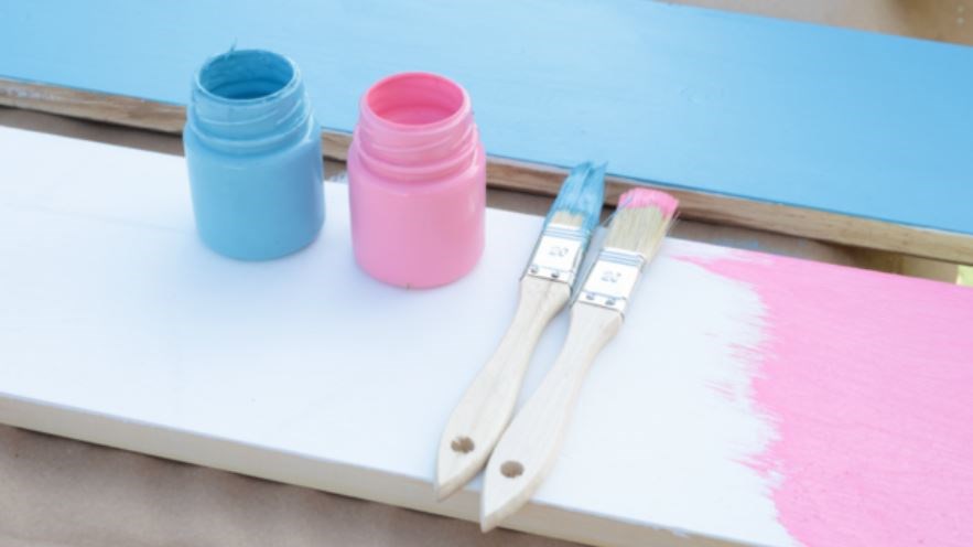 Βάψιμο επίπλων: Αυτά είναι τα 5 μεγάλα λάθη που κάνουμε όλοι