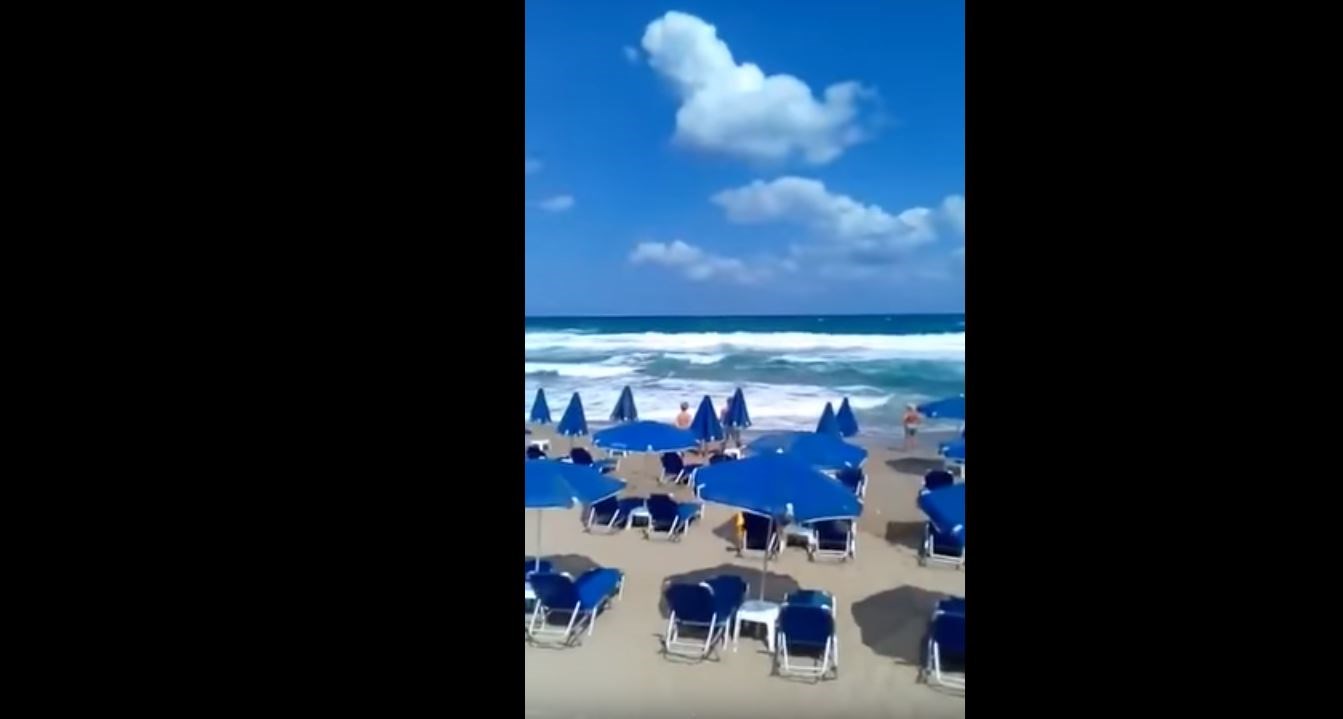 Καρέ-καρέ η διάσωση 17χρονου από ναυαγοσώστη σε παραλία της Κρήτης – ΒΙΝΤΕΟ