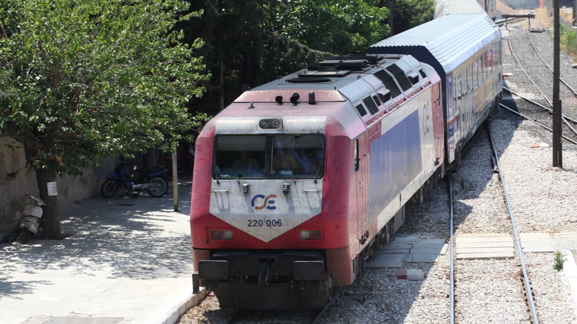 Εκτροχιασμός τρένου στον Μπράλο – Ταλαιπωρία για 600 επιβάτες – BINTEO