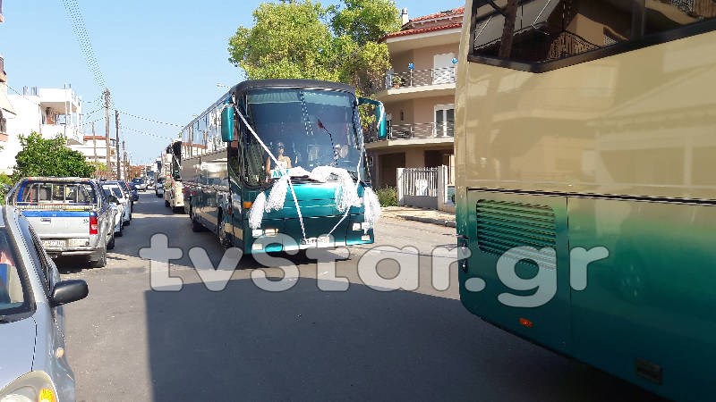 Γάμος με… λεωφορεία του ΚΤΕΛ στη Φθιώτιδα – ΦΩΤΟ – ΒΙΝΤΕΟ