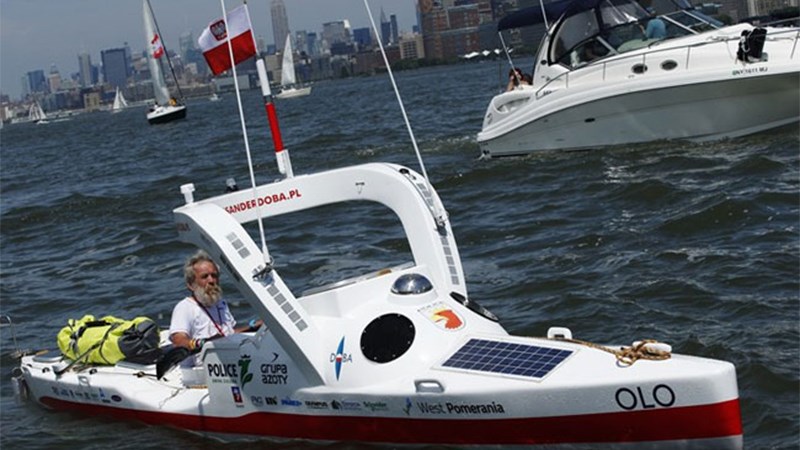 Ο “τρελός” 70χρονος που διέσχισε για τρίτη φορά τον Ατλαντικό με… καγιάκ – ΒΙΝΤΕΟ