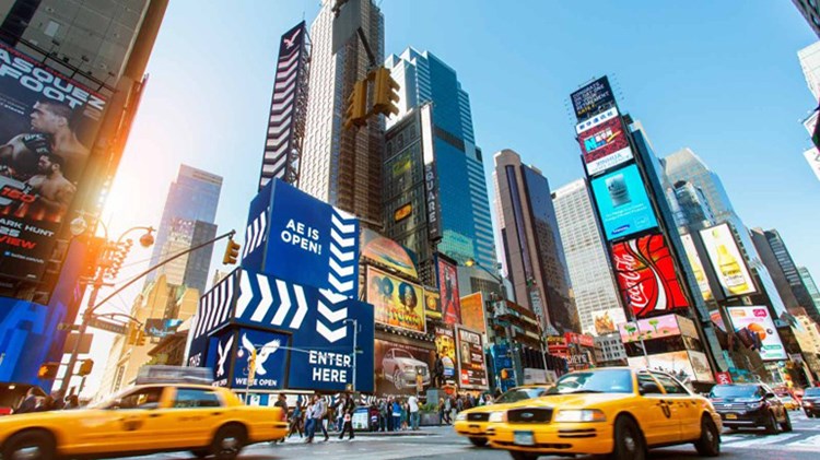 Ερημώνει το κέντρο της Νέας Υόρκης – Γνωστά καταστήματα βάζουν λουκέτο