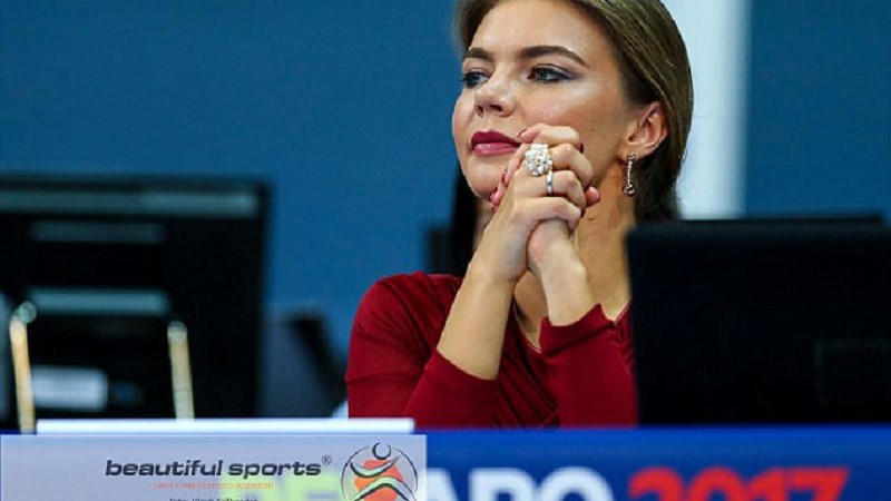 Με…βέρα στο δεξί η κρυφή ερωμένη του Πούτιν – ΦΩΤΟ