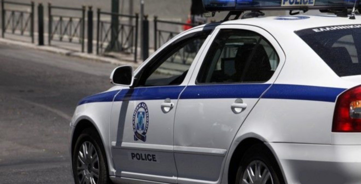 Αστυνομικοί συνελήφθησαν να… κλέβουν κονσέρβες  – ΒΙΝΤΕΟ