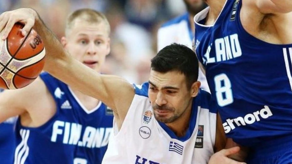 Σλούκας: Πρέπει να κλείσουμε τα αυτιά μας