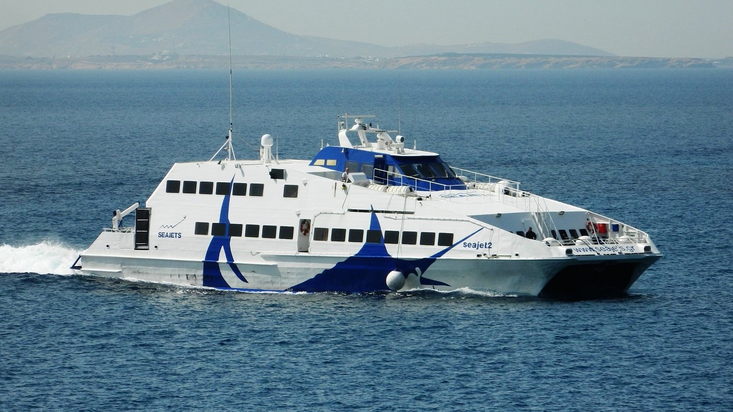 Μικρό ρήγμα στην πλώρη υπέστη το πλοίο που προσέκρουσε στο λιμάνι της Σίφνου