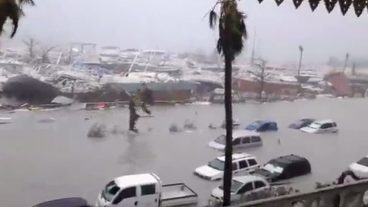 Ο φονικός κυκλώνας Ίρμα απειλεί πολυτελή ακίνητα του Τραμπ – ΦΩΤΟ