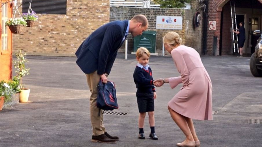 Πρώτη μέρα στο σχολείο για τον πρίγκιπα Τζορτζ – ΦΩΤΟ – ΒΙΝΤΕΟ