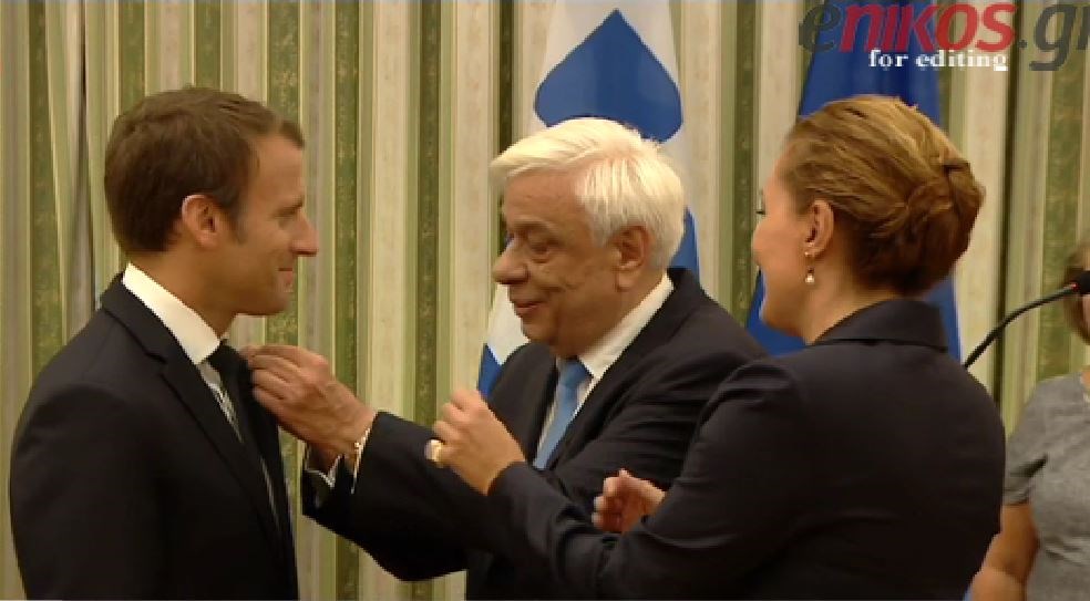 Η παρασημοφόρηση του Εμανουέλ Μακρόν από τον Πρόεδρο της Δημοκρατίας – ΒΙΝΤΕΟ