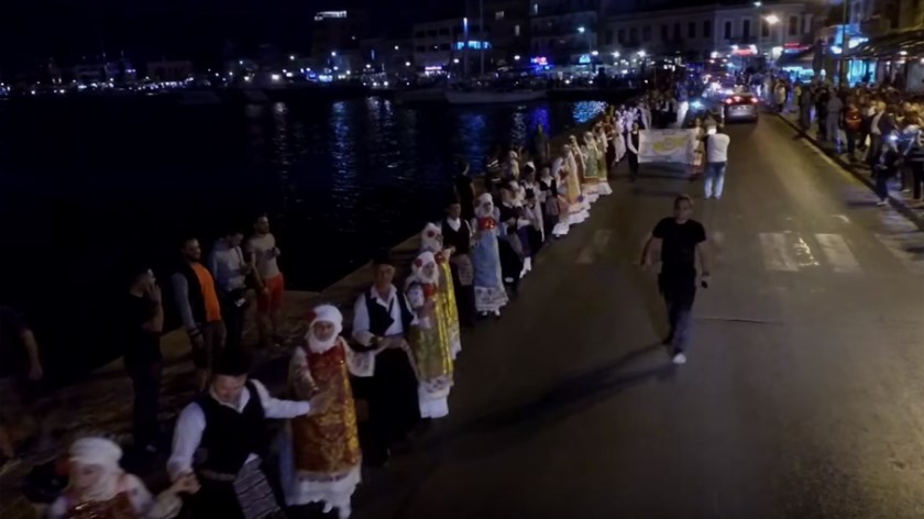 Ο μεγαλύτερος συρτός του Αιγαίου στήθηκε στο λιμάνι της Χίου – ΒΙΝΤΕΟ