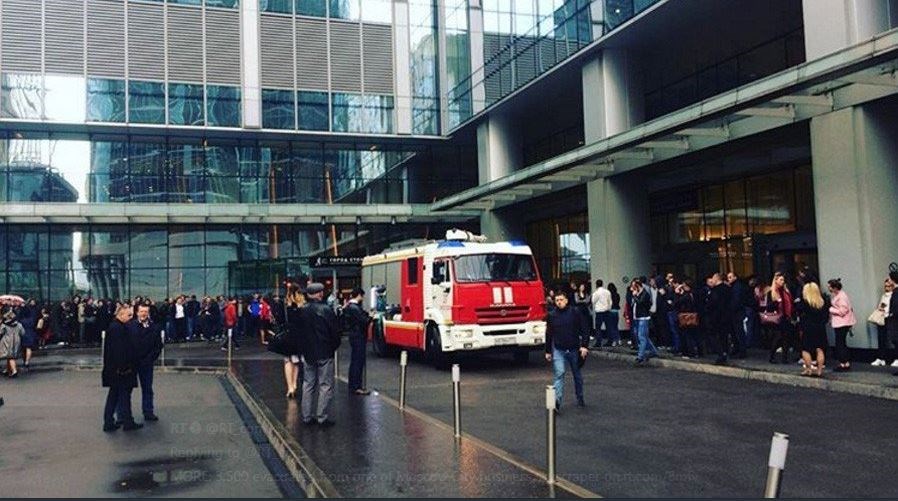 Οι πρώτες εικόνες από την εκκένωση του ουρανοξύστη στη Μόσχα – ΦΩΤΟ – ΤΩΡΑ