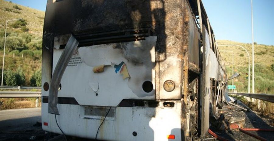 Φωτιά σε λεωφορείο των ΚΤΕΛ στην εθνική οδό Θεσσαλονίκης-Μουδανιών