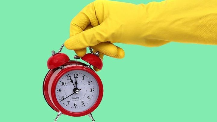 7 δουλειές του σπιτιού που μπορείτε να κάνετε μέσα σε 1 ώρα