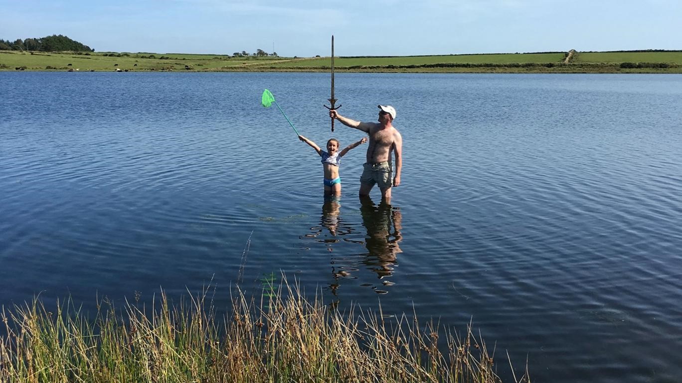 Κοριτσάκι ανακάλυψε το Εξκάλιμπερ του βασιλιά Αρθούρου; – ΦΩΤΟ