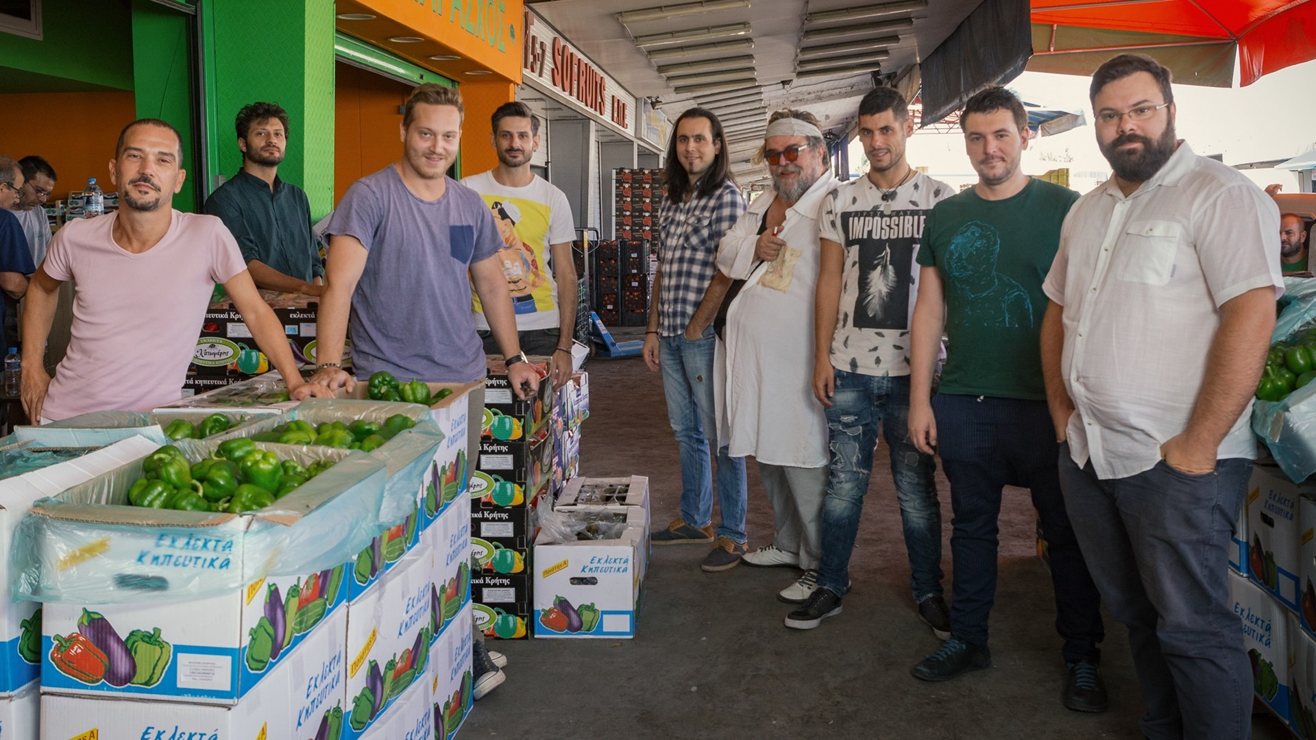 Όλοι ένα… στη Λαχαναγορά – Το enikos.gr έχει τις πρώτες πόζες