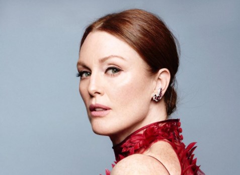 Τζούλιαν Μουρ: «Θα μπορούσες να είσαι νεκρή. Απόλαυσε το προνόμιο να γερνάς»