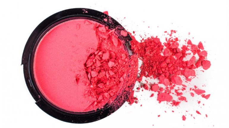 Πώς να επιδιορθώσετε την σπασμένη σκιά ματιών