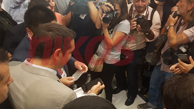 Το smartphone που έκαναν δώρο στον Τσίπρα στη ΔΕΘ – ΦΩΤΟ