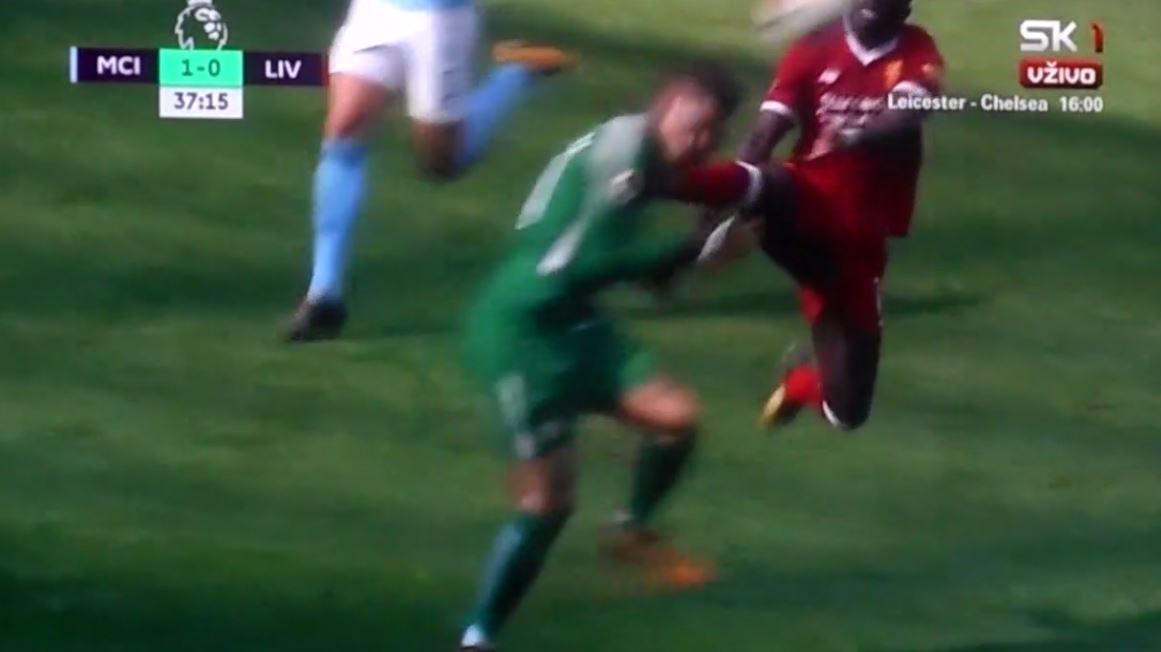 “Φονικό” χτύπημα στο ματς Μάντσεστερ Σίτι-Λίβερπουλ – ΒΙΝΤΕΟ