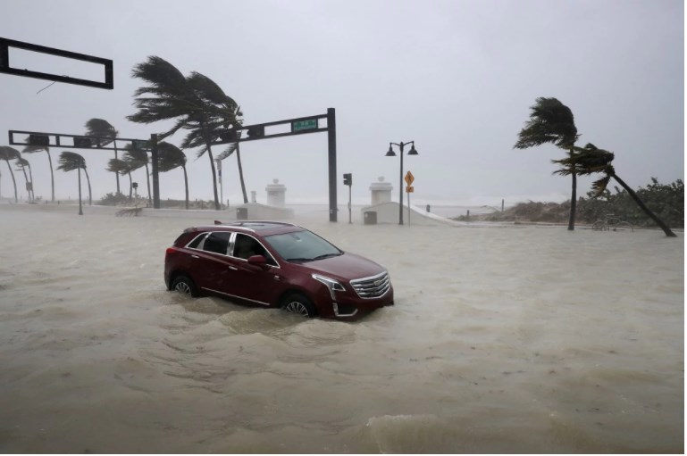 Η Φλόριντα στο έλεος του τυφώνα Ίρμα – Παρακολουθήστε LIVE την πορεία του – ΒΙΝΤΕΟ ΚΑΙ ΦΩΤΟ