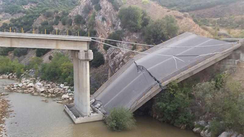 Κατέρρευσε τμήμα γέφυρας στην Ξάνθη – Συγκλονιστικές ΦΩΤΟ