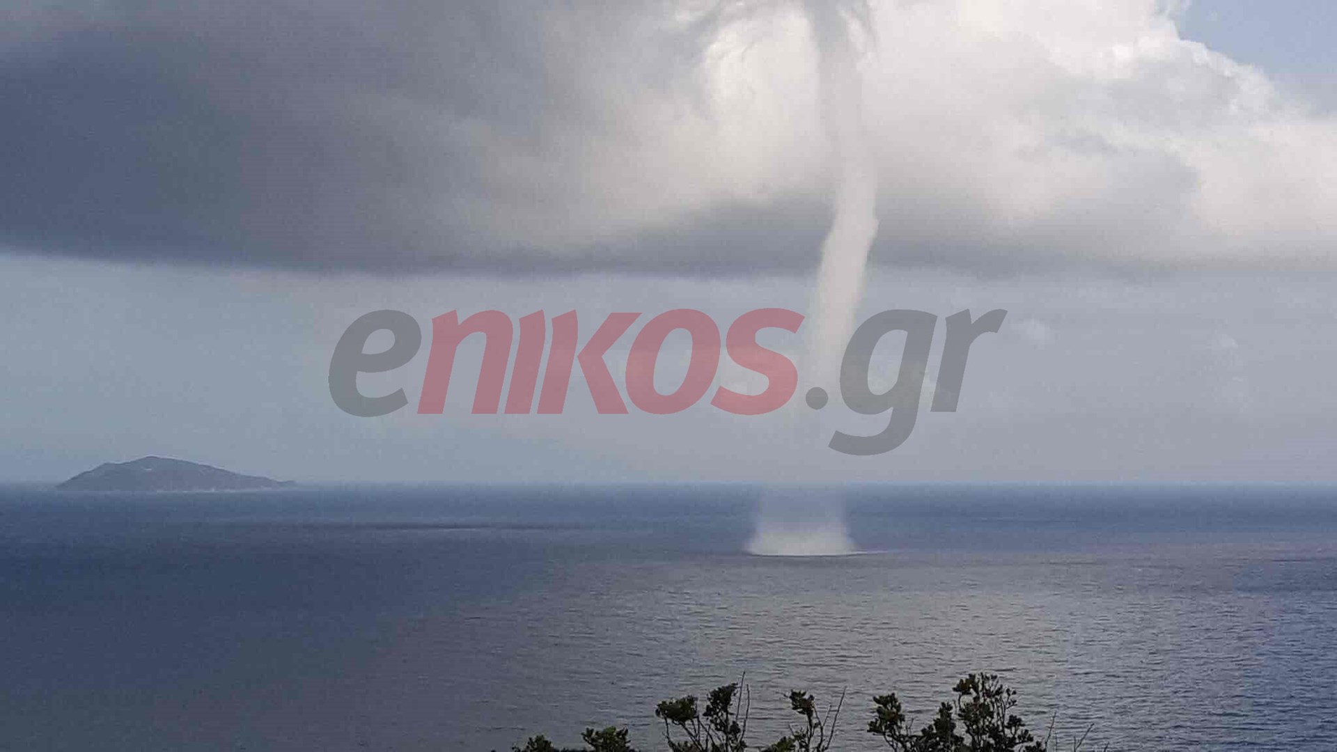 Εντυπωσιακός ανεμοστρόβιλος μεταξύ Κέρκυρας και Οθωνών – ΦΩΤΟ αναγνώστη
